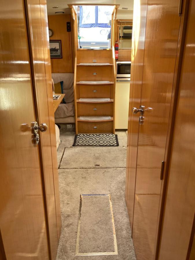 Entire Boat At St Katherine Docks 2 Available Select Using Room Options London Luaran gambar