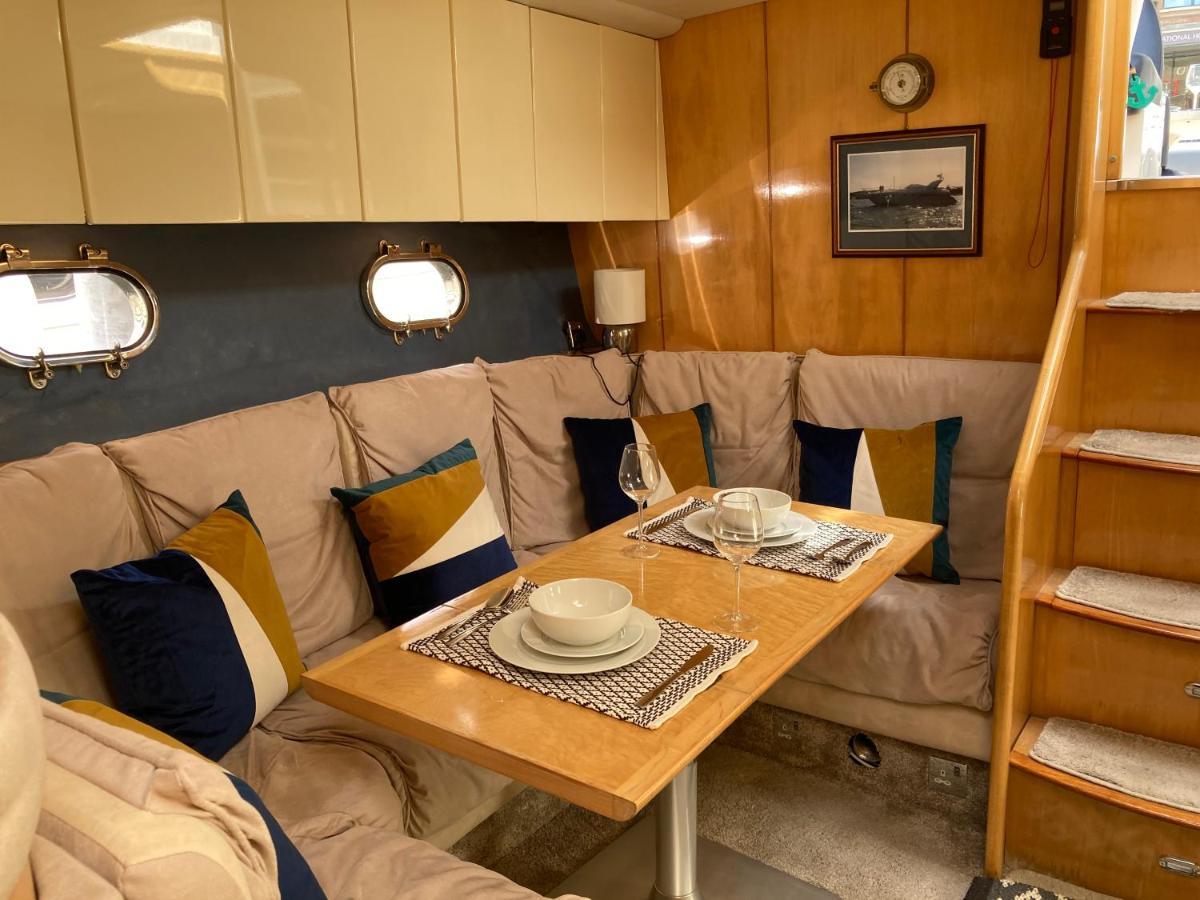 Entire Boat At St Katherine Docks 2 Available Select Using Room Options London Luaran gambar