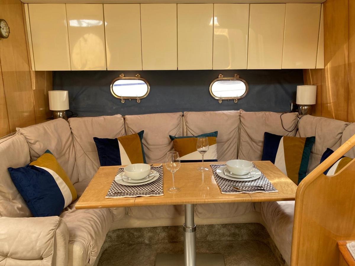 Entire Boat At St Katherine Docks 2 Available Select Using Room Options London Luaran gambar