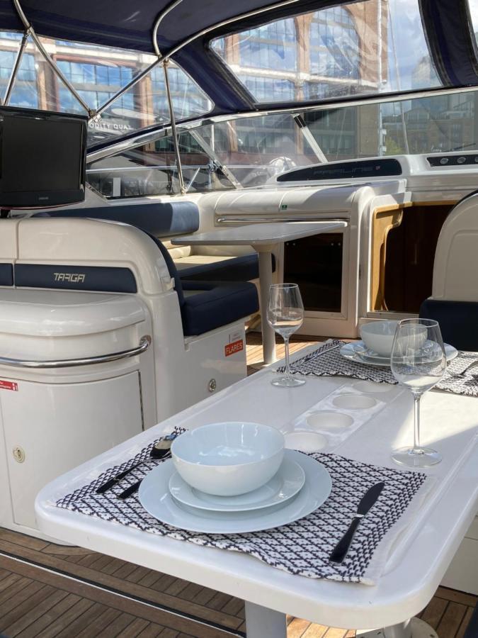Entire Boat At St Katherine Docks 2 Available Select Using Room Options London Luaran gambar