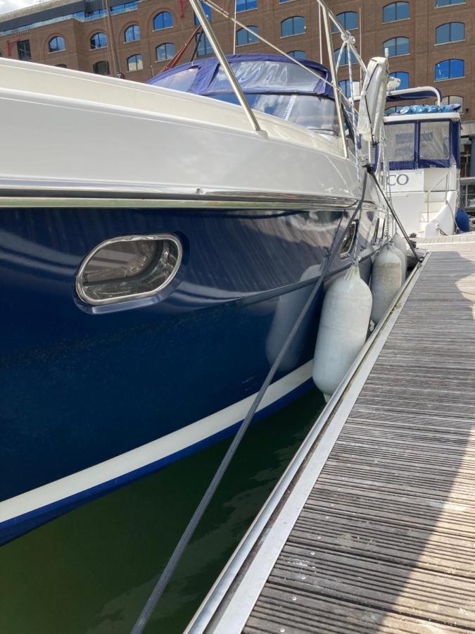 Entire Boat At St Katherine Docks 2 Available Select Using Room Options London Luaran gambar