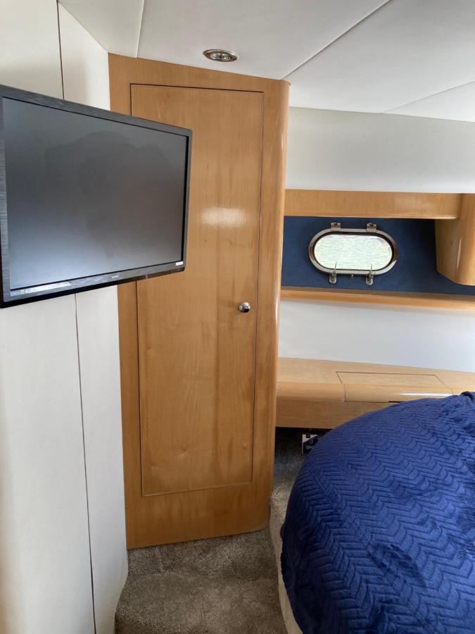 Entire Boat At St Katherine Docks 2 Available Select Using Room Options London Luaran gambar