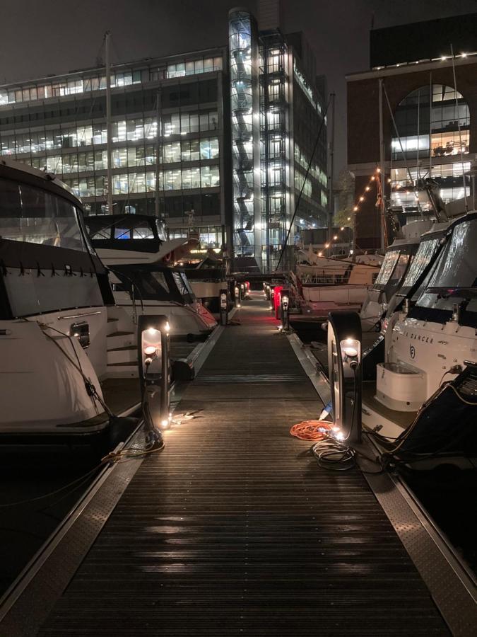 Entire Boat At St Katherine Docks 2 Available Select Using Room Options London Luaran gambar