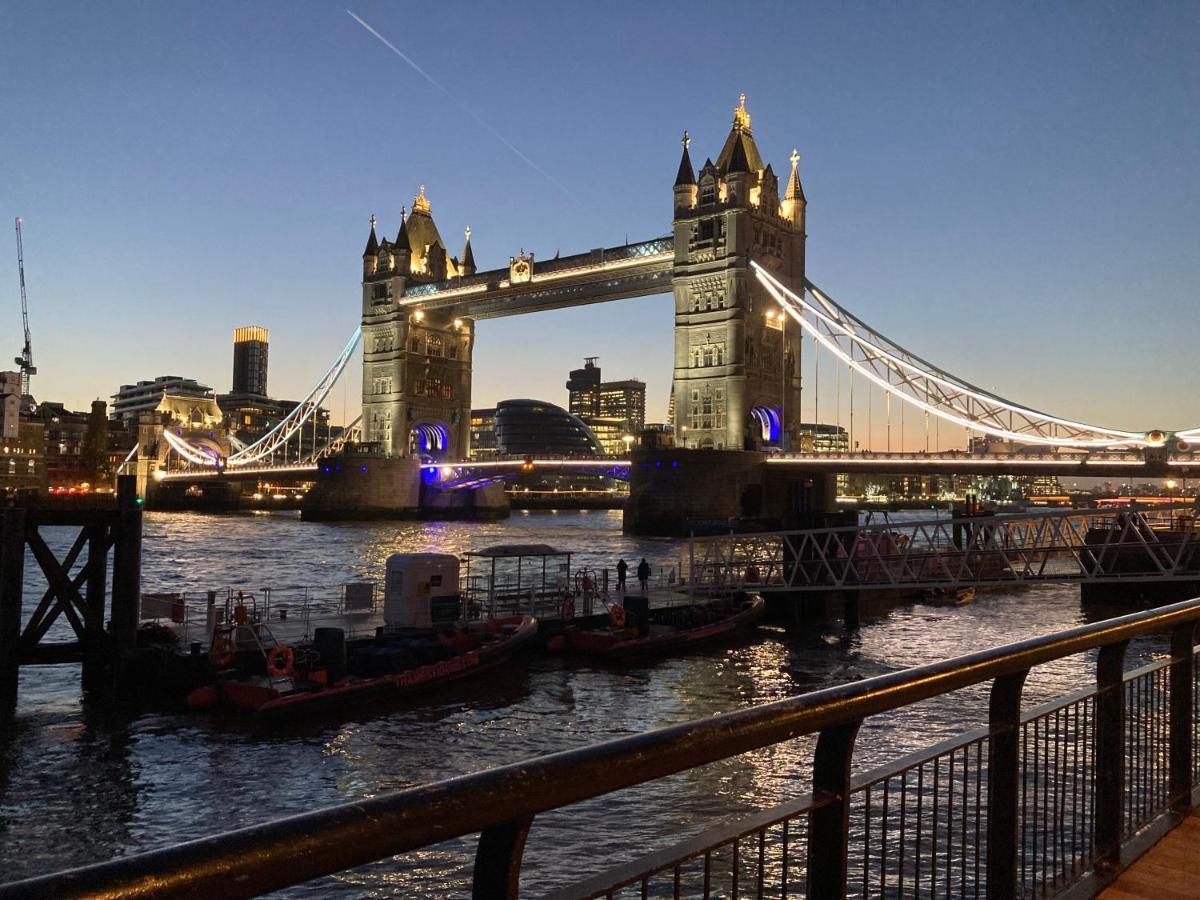 Entire Boat At St Katherine Docks 2 Available Select Using Room Options London Luaran gambar