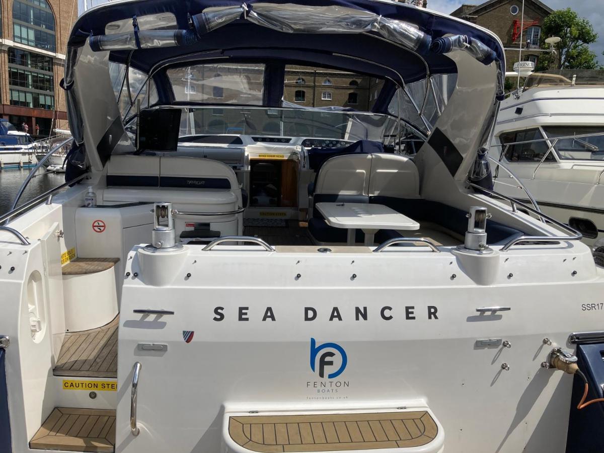 Entire Boat At St Katherine Docks 2 Available Select Using Room Options London Luaran gambar