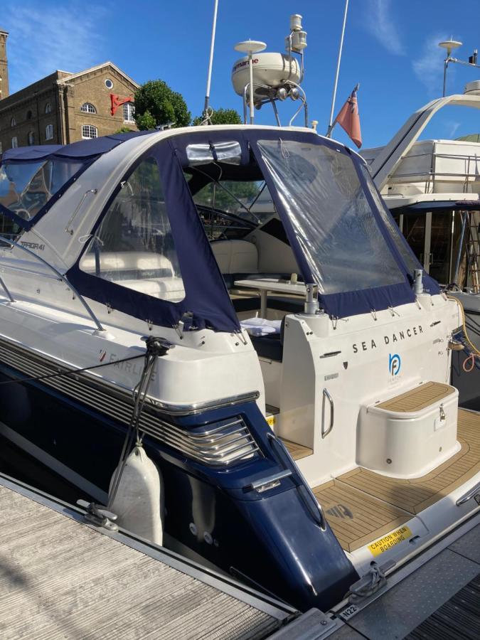 Entire Boat At St Katherine Docks 2 Available Select Using Room Options London Luaran gambar