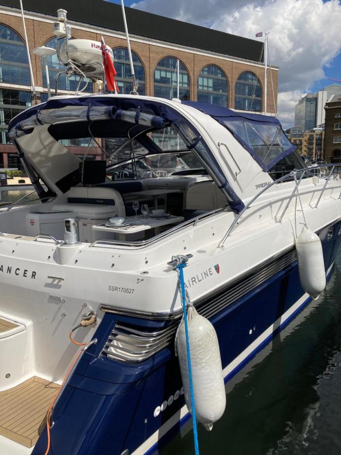 Entire Boat At St Katherine Docks 2 Available Select Using Room Options London Luaran gambar