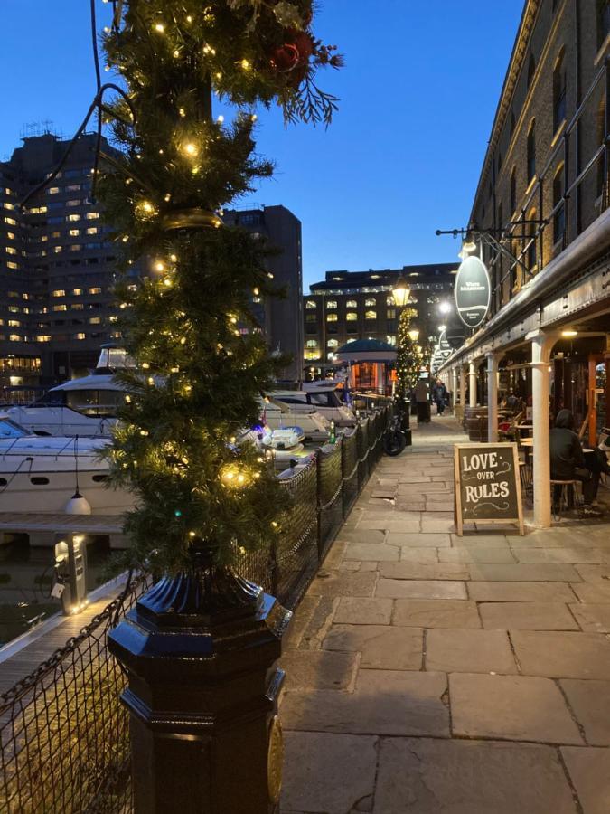 Entire Boat At St Katherine Docks 2 Available Select Using Room Options London Luaran gambar