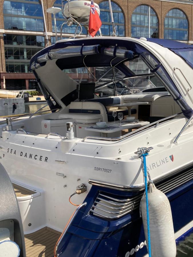 Entire Boat At St Katherine Docks 2 Available Select Using Room Options London Luaran gambar