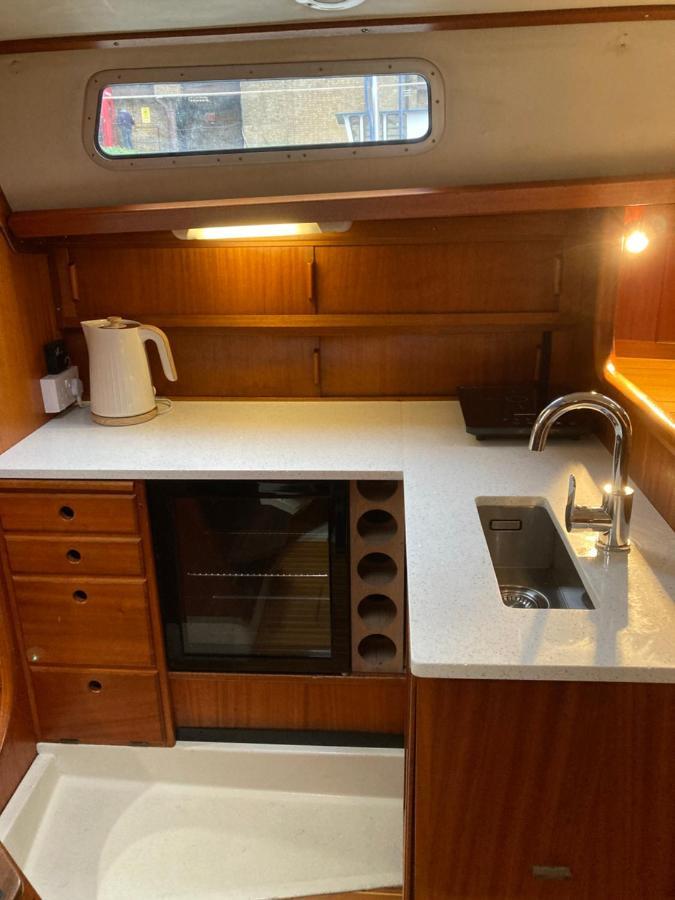 Entire Boat At St Katherine Docks 2 Available Select Using Room Options London Luaran gambar