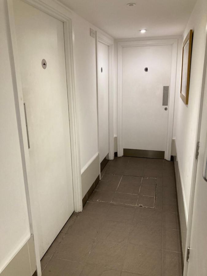 Entire Boat At St Katherine Docks 2 Available Select Using Room Options London Luaran gambar