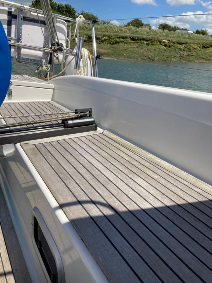 Entire Boat At St Katherine Docks 2 Available Select Using Room Options London Luaran gambar