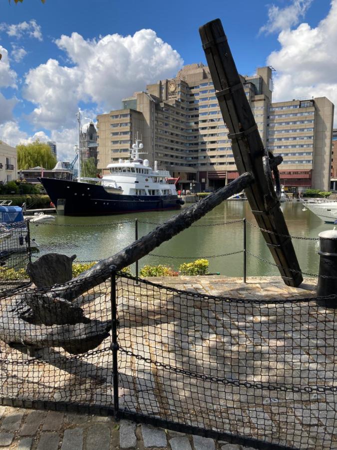 Entire Boat At St Katherine Docks 2 Available Select Using Room Options London Luaran gambar