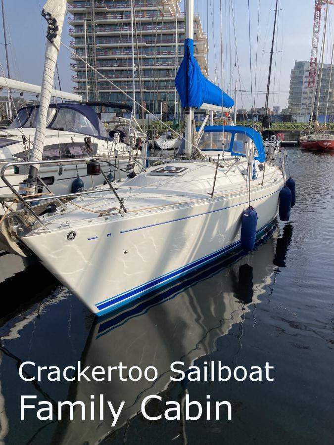 Entire Boat At St Katherine Docks 2 Available Select Using Room Options London Luaran gambar