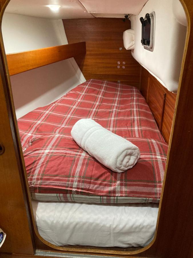Entire Boat At St Katherine Docks 2 Available Select Using Room Options London Luaran gambar