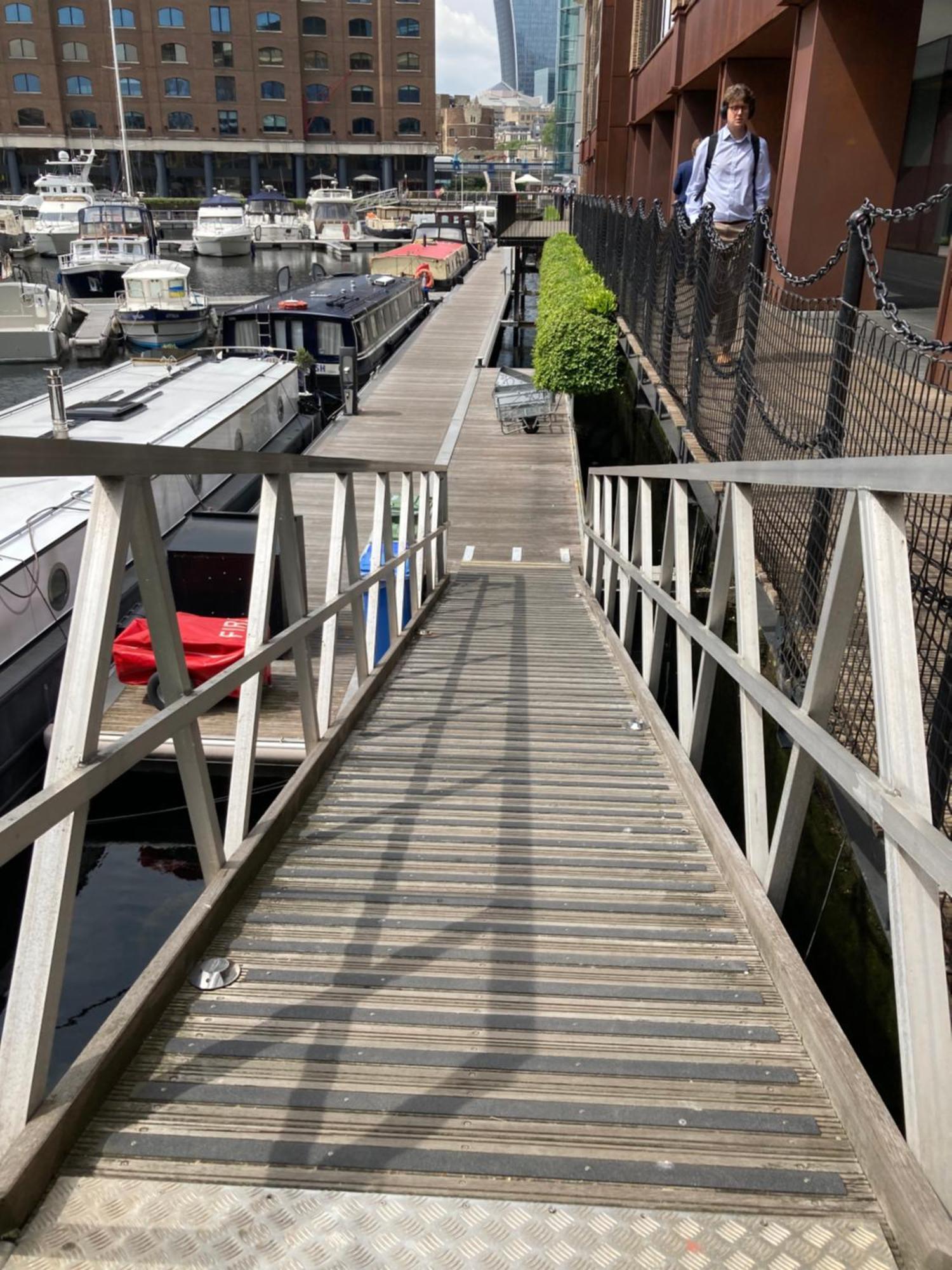 Entire Boat At St Katherine Docks 2 Available Select Using Room Options London Luaran gambar